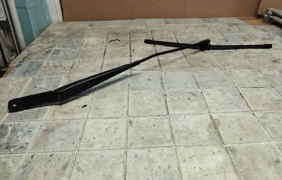 Front wiper blade arm