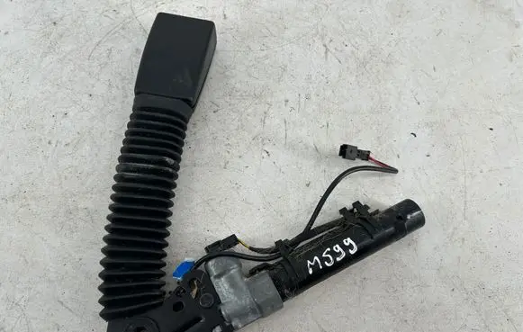 BMW 5 F10 F11 Front seatbelt buckle 615796400B