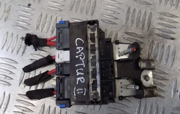 Renault Captur II Battery relay fuse 