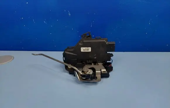 Audi A4 S4 B6 8E 8H Front door lock 4B2837016G