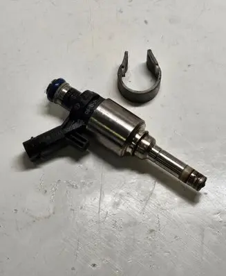 Skoda Superb B6 (3T) Fuel injector 06H906036H 0261500074