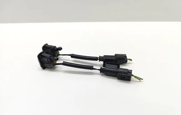 BMW 5 E60 E61 Windshield washer spray nozzle 7046060 13789033