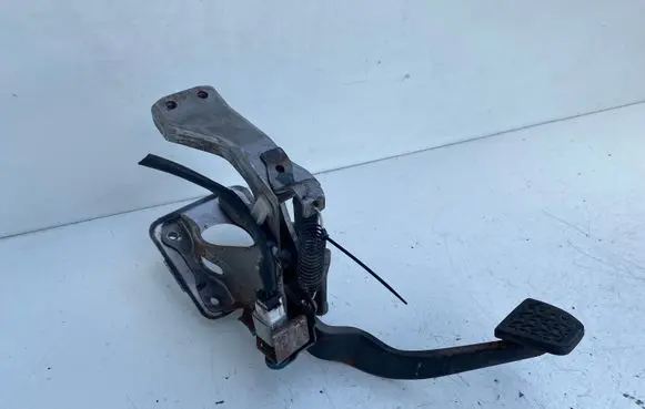 Toyota Previa (XR30, XR40) II Brake pedal