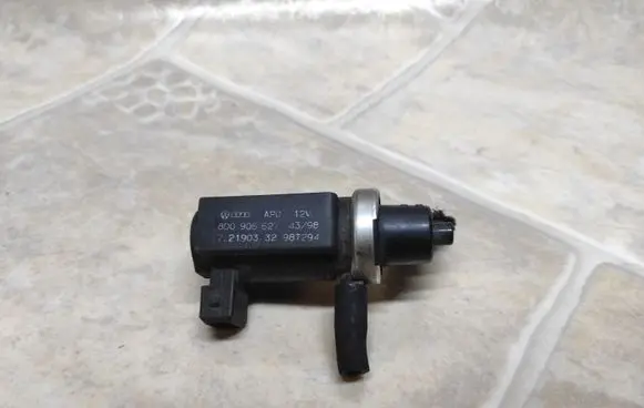 Audi A4 S4 B5 8D Vacuum valve 8D0906627 72190332