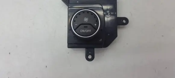 KIA Sorento Climate control/heater control trim 97983-C5000