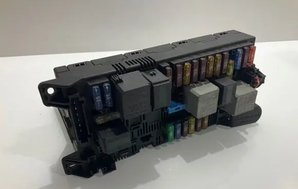 Mercedes-Benz E W211 Fuse module 2115453901 A2115453901