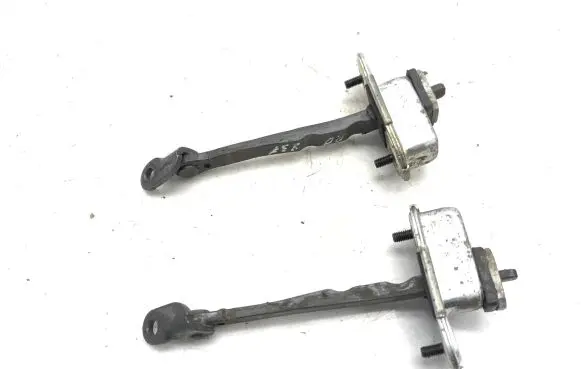 Hyundai ix35 Front door check strap stopper 