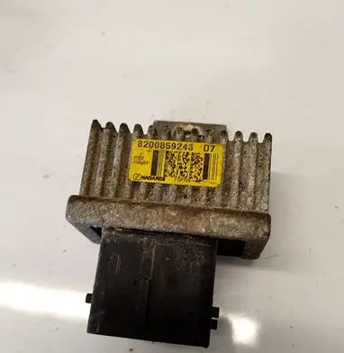 Nissan Juke I F15 Glow plug pre-heat relay 8200859243