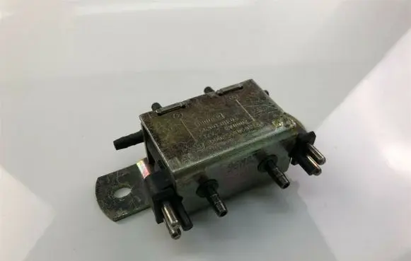 Mercedes-Benz C AMG W202 Other control units/modules 0025400697 P3002