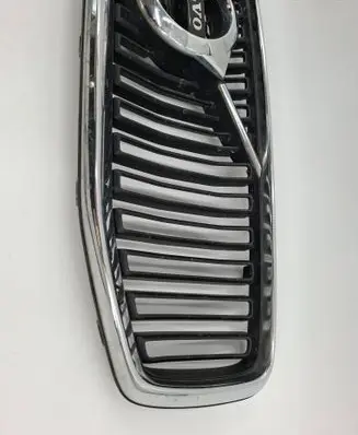 Volvo V60 Front bumper upper radiator grill