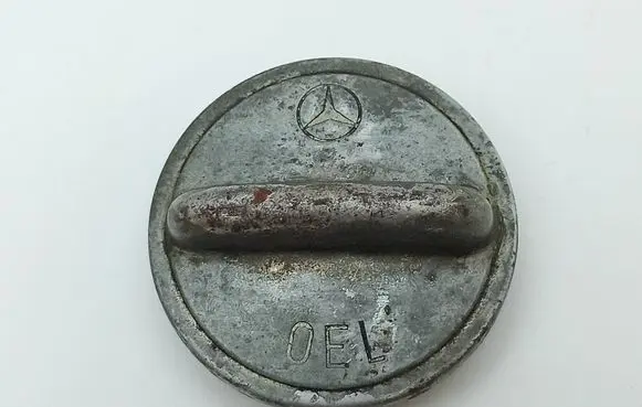Mercedes-Benz COMPAKT W115 Oil filler cap 