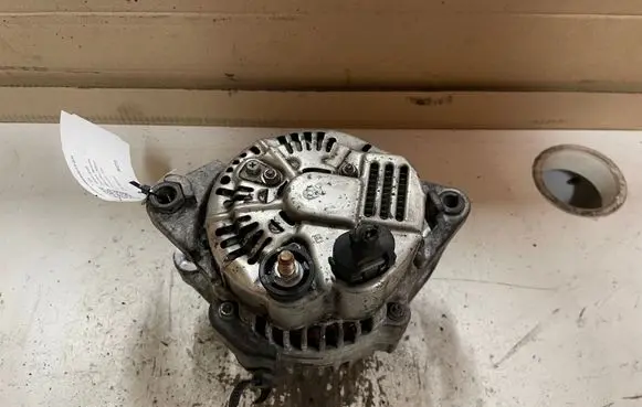 KIA Sorento Generator/alternator 373004A300 021319212