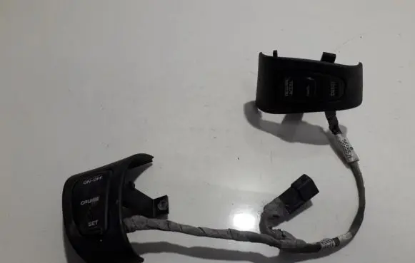 Jeep Grand Cherokee Steering wheel buttons/switches 56008889
