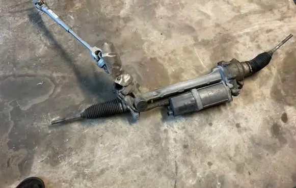 BMW 4 F36 Gran coupe Steering rack 6889131