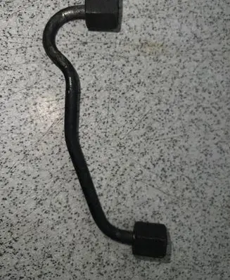 Fuel injector supply line/pipe