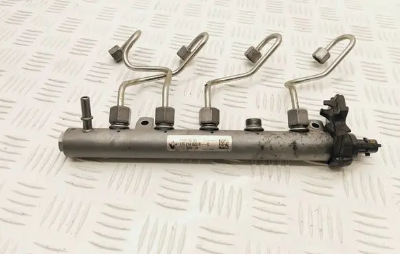Opel Vivaro Fuel main line pipe 175214823R 0393515