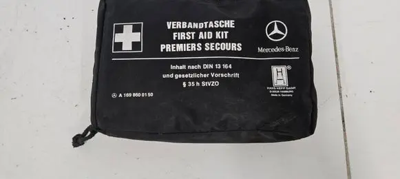 Mercedes-Benz C W204 First aid kit A1698600150