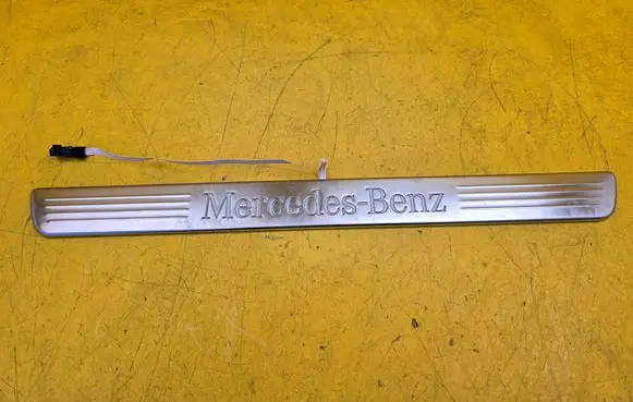 Mercedes-Benz GLE W167 Front sill trim cover A1676861300 A1676800104
