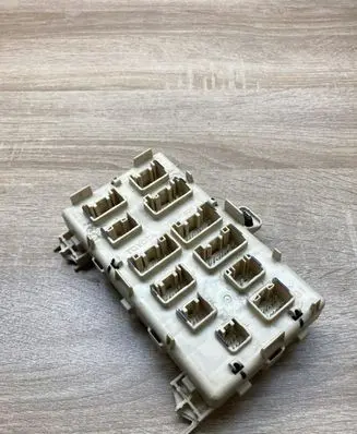 Lexus RX 330 - 350 - 400H Fuse module LEXUSFUSEMODULE