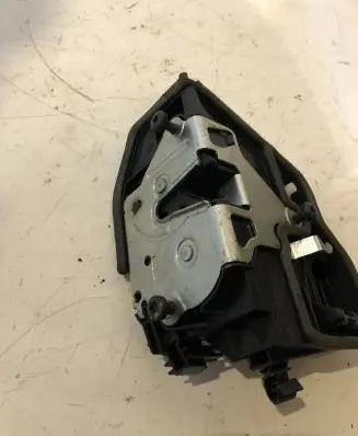 BMW X6 E71 Front door lock 7202143