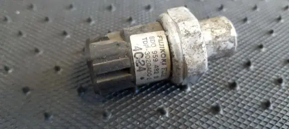 Volkswagen PASSAT B5 Air conditioning (A/C) pressure sensor 8D0959482B TDP-302QADG-2