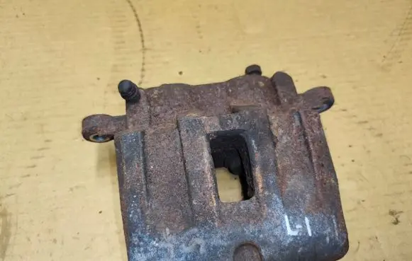 Jeep Grand Cherokee (WJ) Front brake caliper