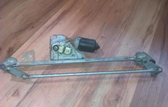 Chrysler PT Cruiser Front wiper linkage and motor
