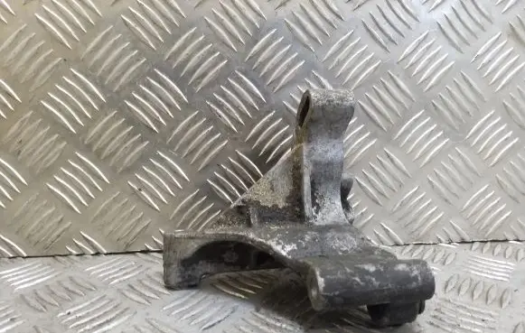 Volkswagen PASSAT B4 Engine mounting bracket 028145531C