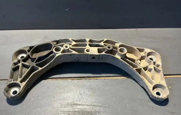 BMW 5 E39 Gearbox mounting bracket 1096106