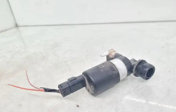 Renault Megane III Windscreen/windshield washer pump 8200184555
