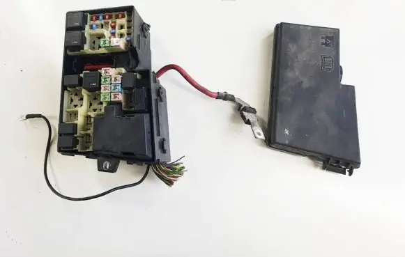 Volvo V50 Fuse box set MD1S313S0H 518818000