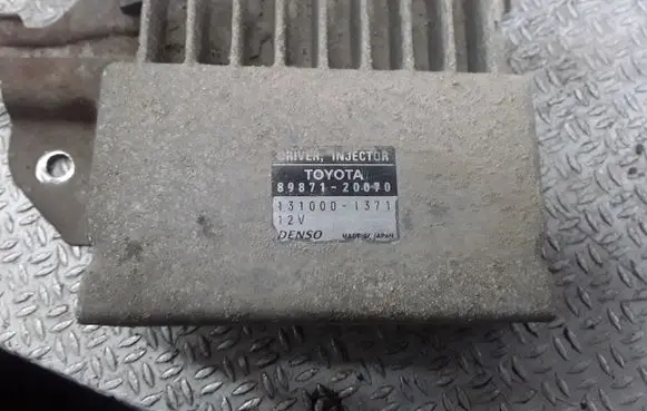 Toyota Avensis T250 Fuel injection control unit/module 8987120070