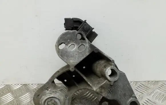 Audi A4 S4 B6 8E 8H Engine mounting bracket 8E0199352D