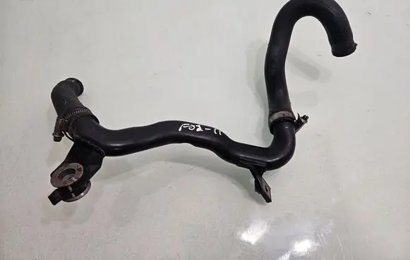 Engine coolant pipe/hose