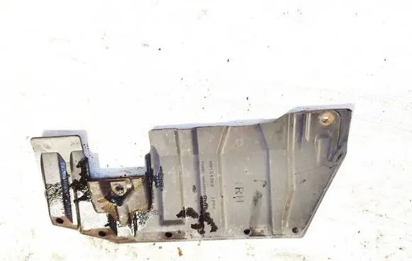 Mitsubishi Lancer X Engine splash shield/under tray mn154382
