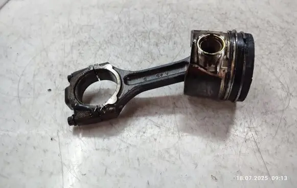 Hyundai Santa Fe Piston with connecting rod 