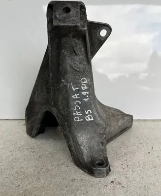 Volkswagen PASSAT B5 Engine mounting bracket 8E0199308D