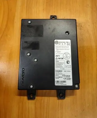 Volkswagen PASSAT B7 Air suspension control unit module (rear) 3C8035730C ER0044904 DA0043253