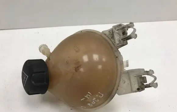 Peugeot 208 Coolant expansion tank/reservoir 9800777280