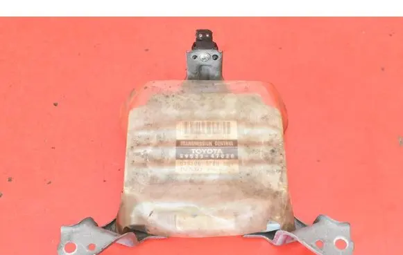 Toyota Prius (NHW20) Gearbox control unit/module 89535-47020