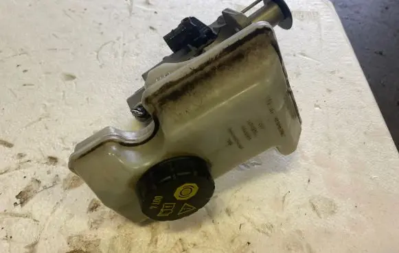 Volkswagen Golf VII Master brake cylinder 5Q1611301C 32668423
