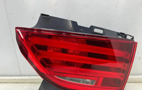 Tailgate rear/tail lights