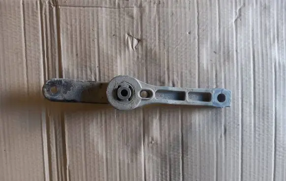 Seat Altea XL Engine mount bracket 1K0199855