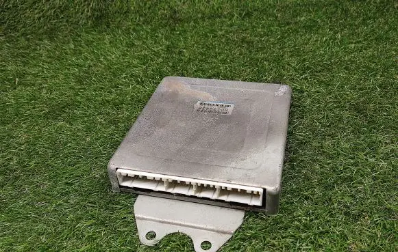 Mitsubishi Carisma Engine control unit/module ECU MD358438