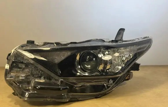 Toyota Auris E180 Headlight/headlamp 81150-02K30