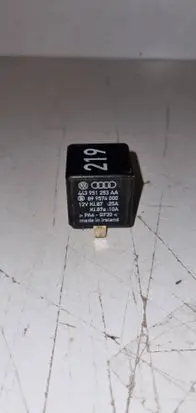 Volkswagen PASSAT B5.5 Other relay 43951253AA 899574000