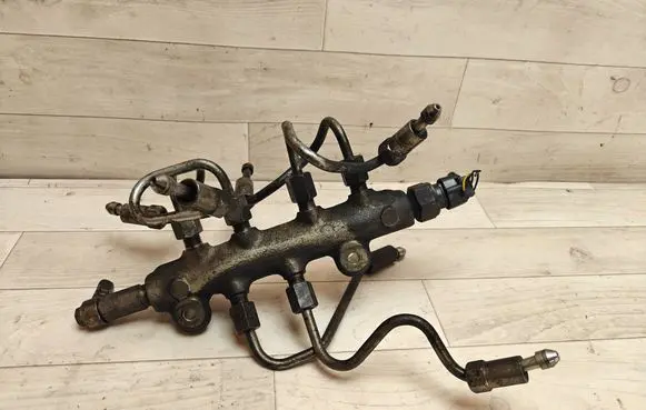 Mazda 5 Fuel main line pipe 