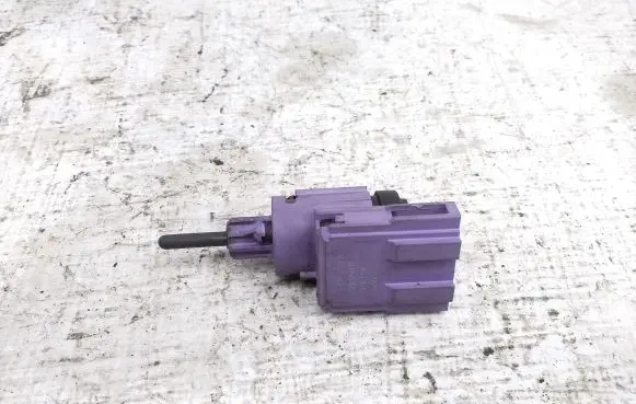 Volkswagen Touareg I Brake pedal sensor switch 1J0945511E