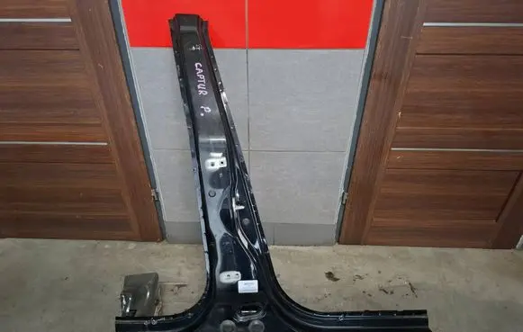 Renault Captur Pillar (middle) 