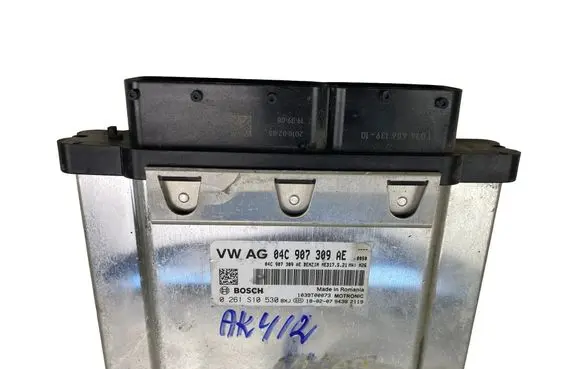 Skoda Fabia Mk3 (NJ) Engine control unit/module ECU 04C907309AE 0261S10530
